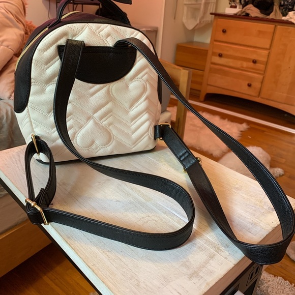 Backpack - Picture 2 of 3